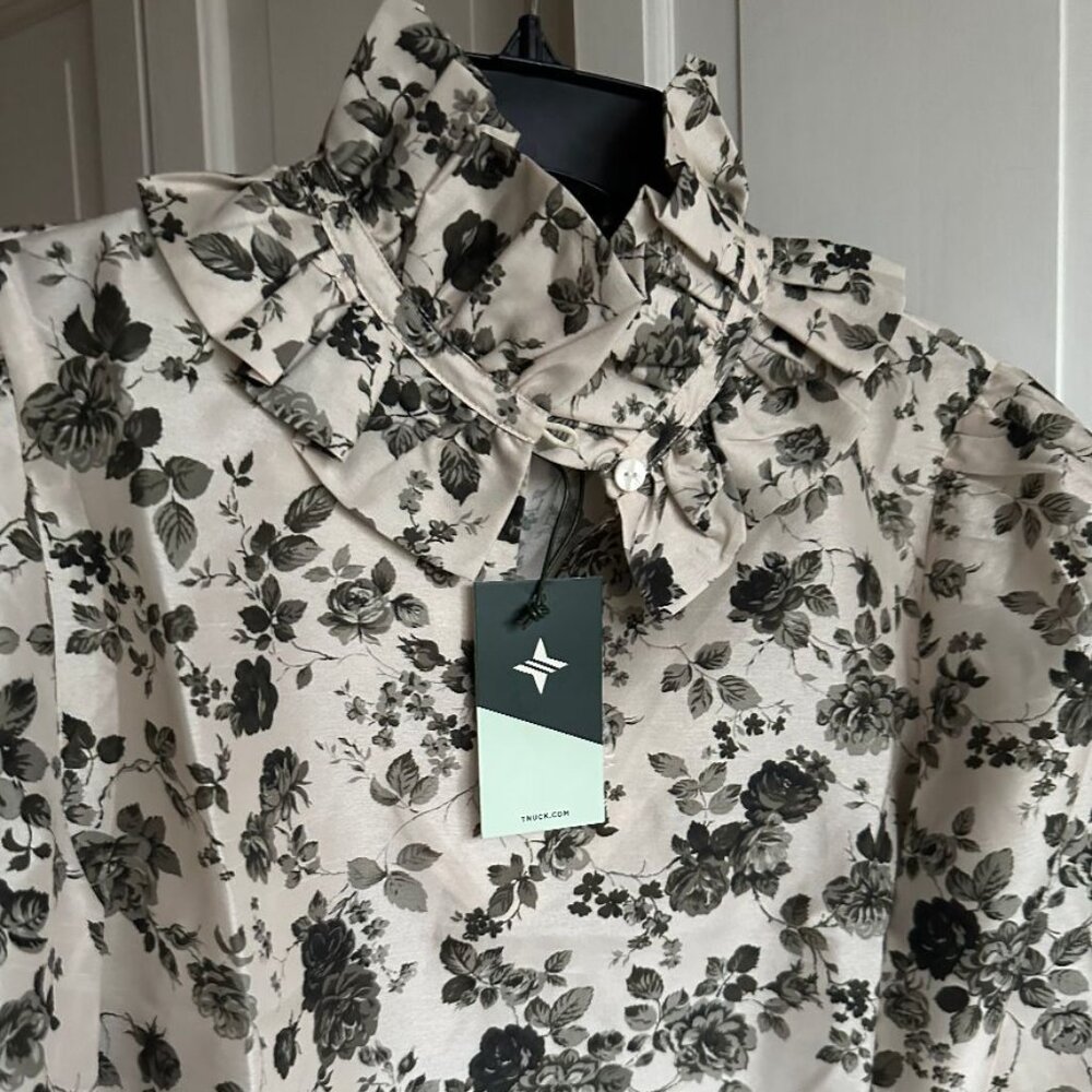 NWT TUCKERNUCK Faded Roses Bouvier Blouse Size  XL, XXL